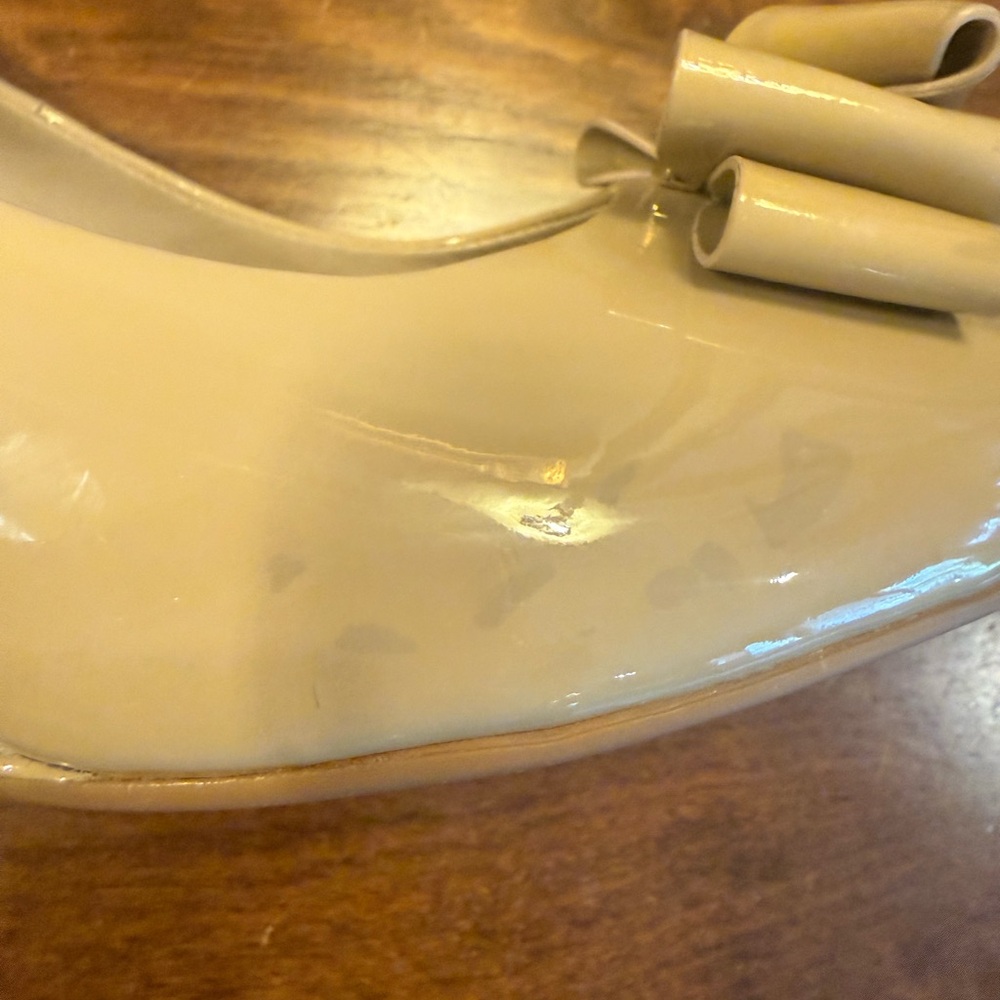 Tory Burch Patent Leather Tan Gold Peep-Toe Bow Wedges Size 7.5 - Picture 14 of 14